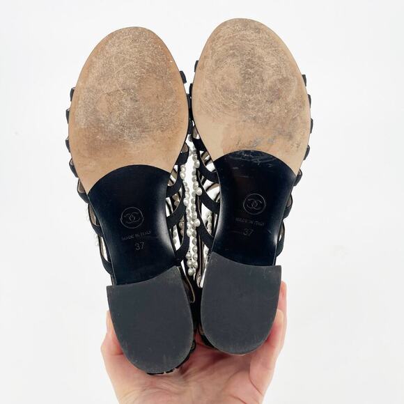 Chanel Pre-Fall 2016 Black Calfskin Pearl Detail Gladiator Sandal size 37 EU - Picture 15 of 16